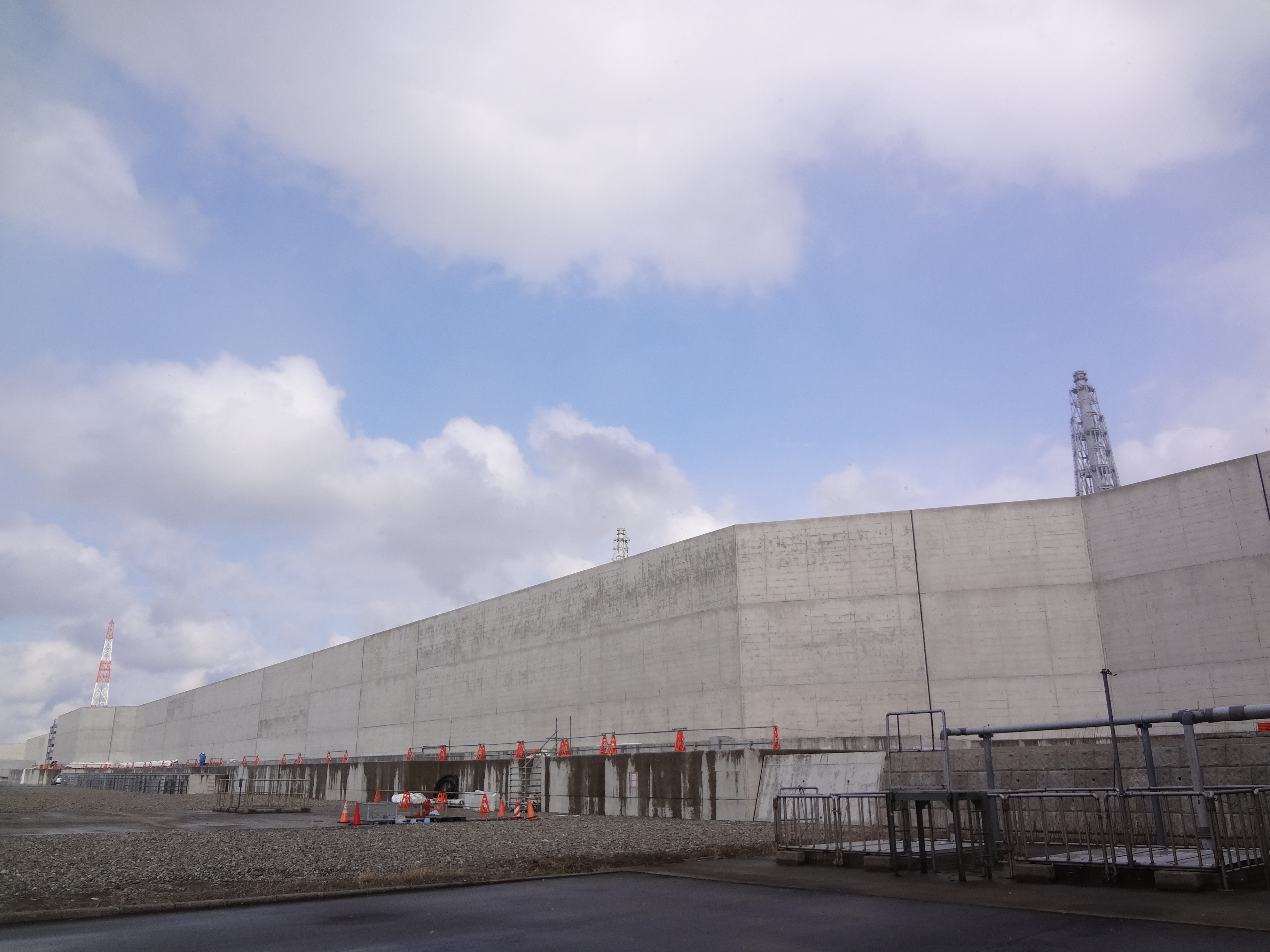 Seawall (Unit 1-4 side)